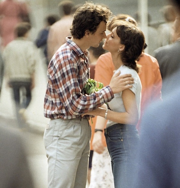 18. Открытое проявление чувств уже осуждалось обществом не так сильно