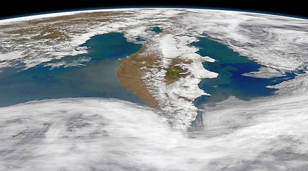 10. Есть мысли по поводу самого большого полуострова России?