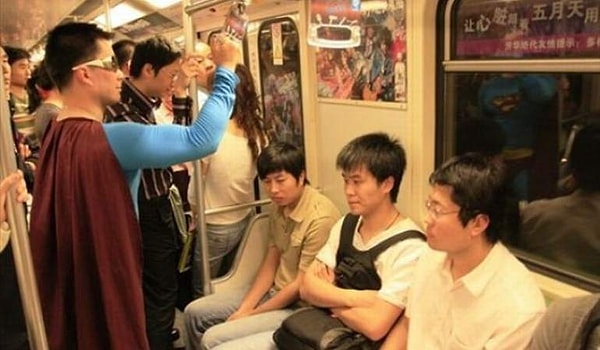 3. Азиатский супергерой спешит на задание