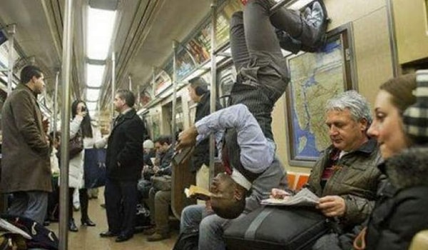 13. Человек-паук после тяжелого рабочего дня в офисе