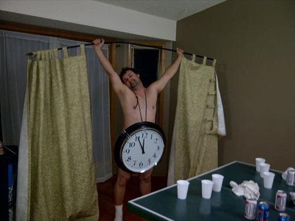 11. Что за безумные пьяные конкурсы у этой компании? Вечеринка явно удалась