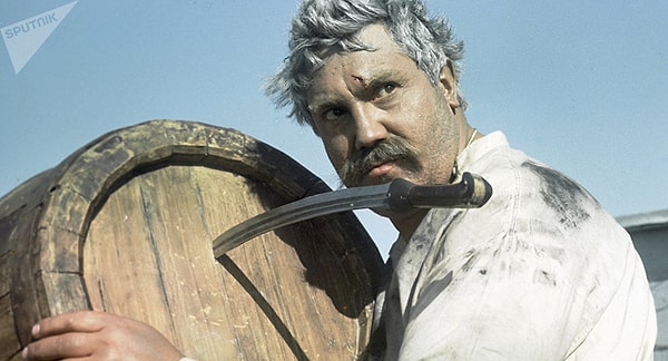 8. Помните, из-за чего было обидно таможеннику Верещагину?