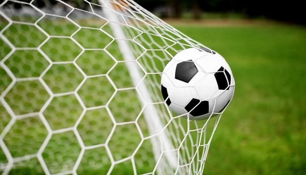 3. Выберите окончание известной фразы Гарри Линекера: "В футбол играют 22 человека, а побеждают всегда ..."