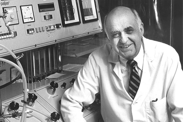 Maurice Hilleman, bugün itibarıyla ABD’de zorunlu olarak uygulanan 14 aşıdan tam 8’inin resmi mucidi.