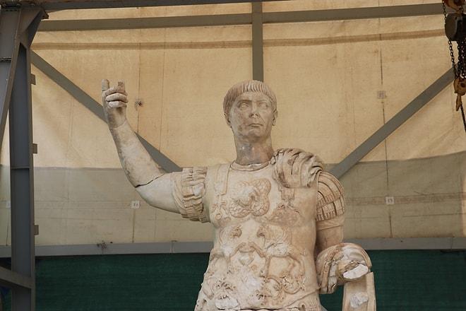 Bir Benzeri Yok: 1.906 Yıllık Traian Heykeli Denizli’deki Laodikya Antik Kenti’nde Gün Yüzüne Çıktı