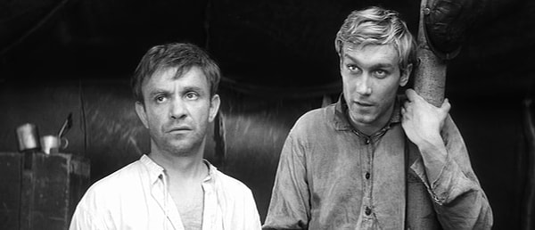 8. Вспомните кличку коня поручика Брусенцова, бросившегося за ним в воду, в фильме «Служили два товарища»?