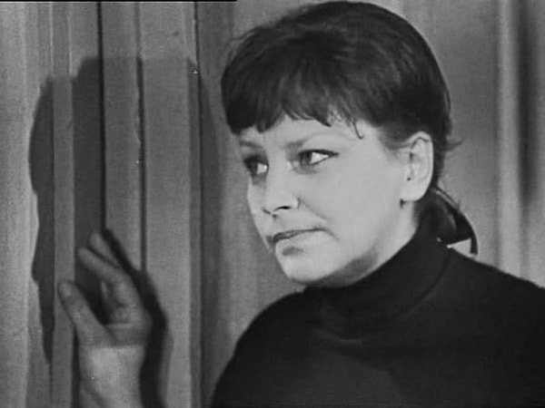 9. Как звали актрису, сыгравшую одну из главных ролей в сериале «Следствие ведут Знатоки»?