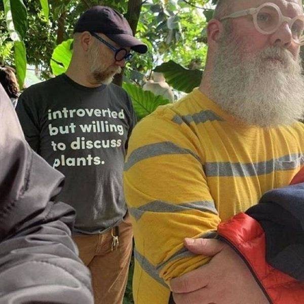 4. Точки над "i" расставлены: "Интроверт, но не против поболтать о цветах"