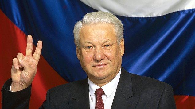 15. Eski Rusya devlet başkanı Boris Yeltsin, kendi meclis binasını bombalatmıştır.