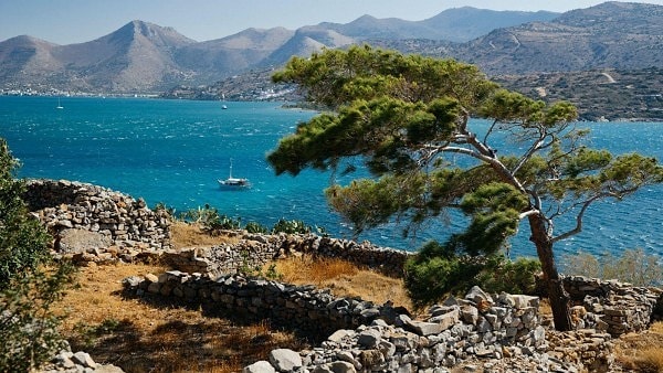 6. Угадаете самый большой греческий остров?