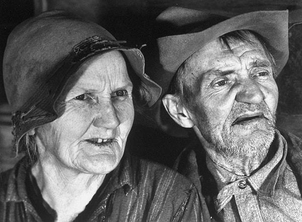 16. Yaşlı bir maraba ve eşi, 1937 civarı.