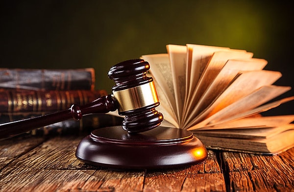 5. «Правопорядок в стране определяется не наличием воров, а умением властей их обезвреживать!». Какому киногерою принадлежат слова?