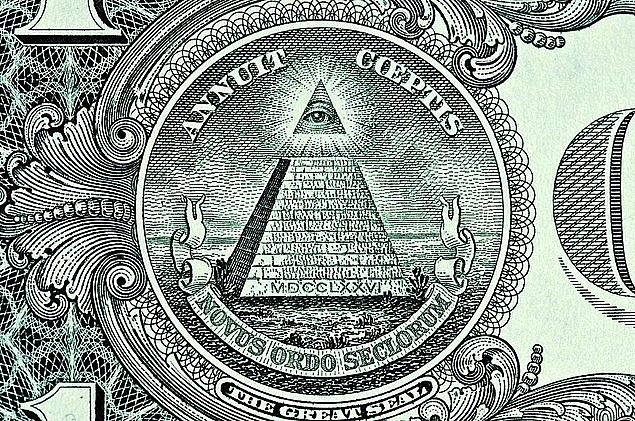 Hatta Yeni Dünya Düzeni olarak tanımlanan sistemde Illuminati'nin bir kolu olduğu bile söyleniyor.