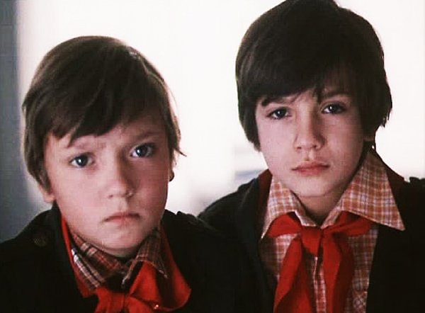 2. Какой из этих фактов про фильм "Приключения Петрова и Васечкина, обыкновенные и невероятные"?