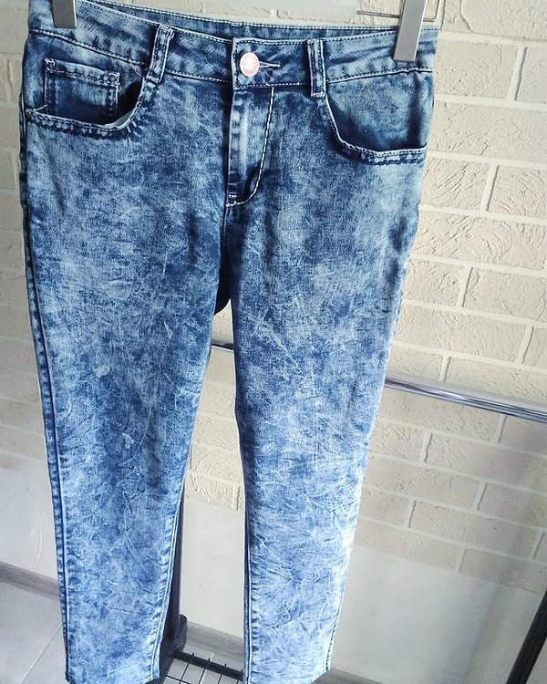 6. Такие джинсы назывались...