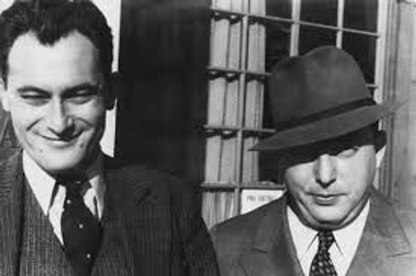 10. Это Ильф и Петров. Который из них Ильф?