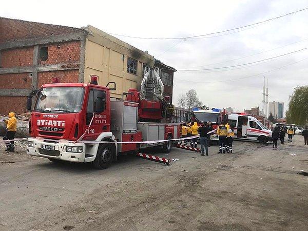 Vali Şahin, yangının, geri dönüşüm depolama ve ayrıştırma tesisi olarak kullanılan bir binada çıktığını söyledi.