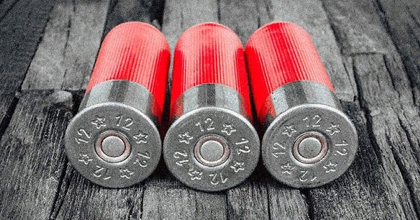 7. В 19 лет этот писатель пытался покончить с собой, но пуля застряла в легком. Несколько дней спустя в больнице он снова пытался самолично уйти на тот свет, выпив хлорку, но его опять спасли.