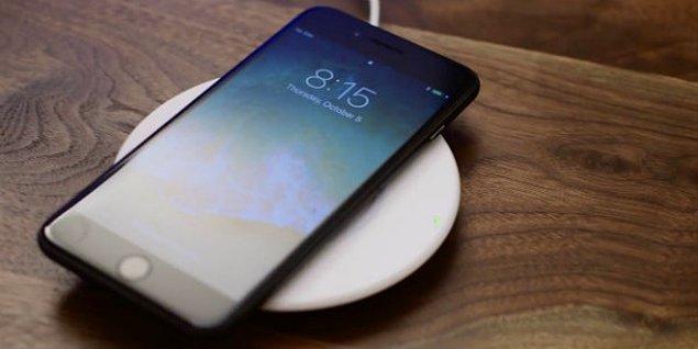 Huawei ve Samsung'un ardından bir başka teknoloji devi Apple'ın bir sonraki iPhone modeli de başka cihazları kablosuz olarak şarj edebilme özelliğine sahip olacak.