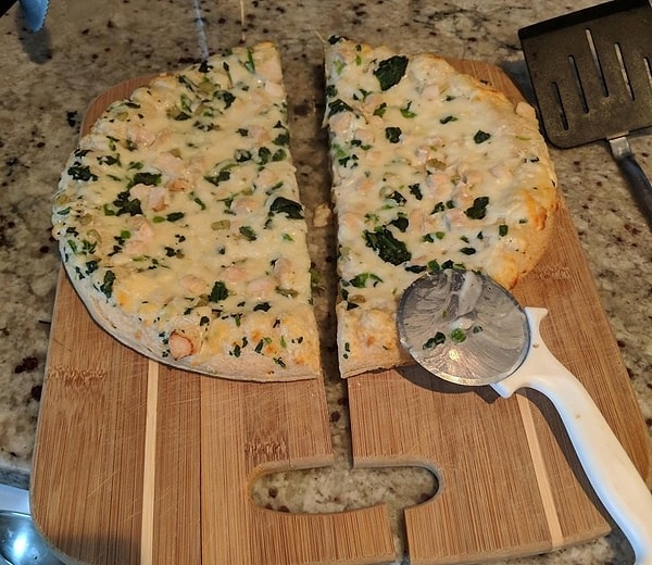 1. «Вот что новый нож для пиццы сделал с доской»