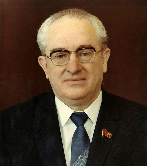 4. Как звали лидера СССР в 1982-1984 гг. Андропова?