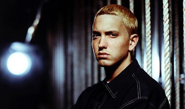 21. Девчонки спорили, кто лучше: Бритни Спирс, Кристина Агилера или Аврил Лавин. Мальчишки же хотели быть похожими на Эминема.