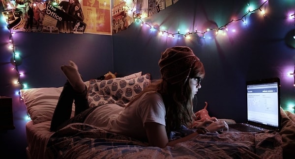 6. Бывает такое, что вы отказываетесь от приглашений, отмазываясь завалом на работе, а на самом деле просто идете домой и делаете что угодно, кроме работы?