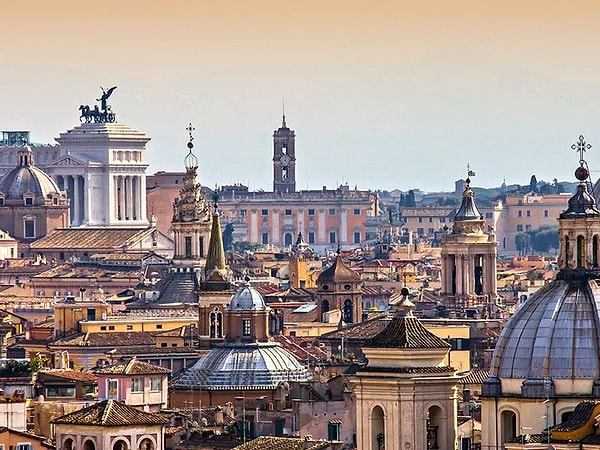 2. Самый большой римский стадион носит название...