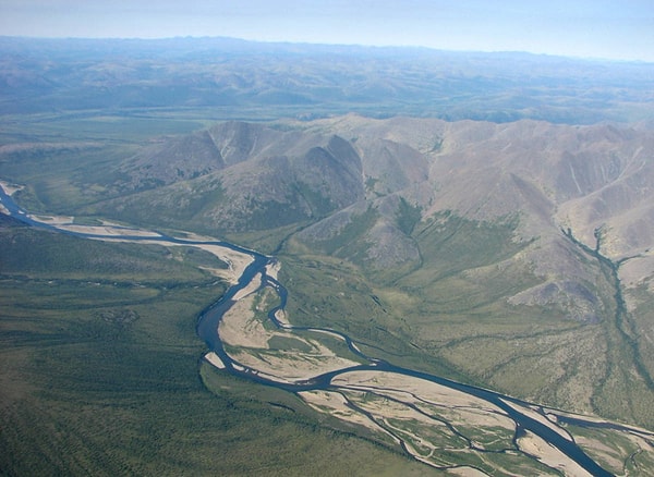 9. В какое море впадает река Анадырь?