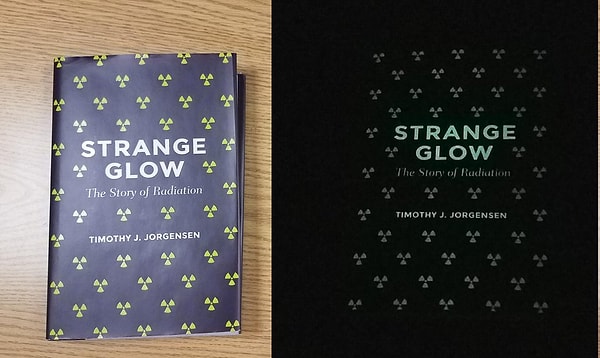 7. Светящаяся в темноте обложка книги о радиации