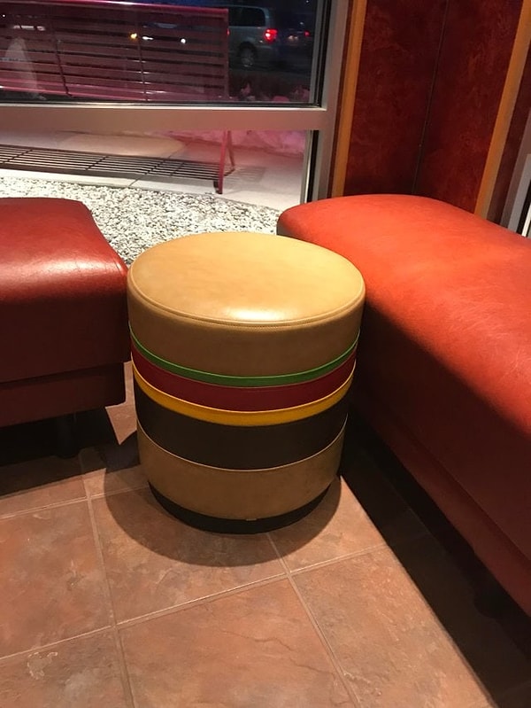 10. Пуфик в виде бургера