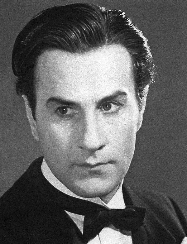 4. На данном портрете...