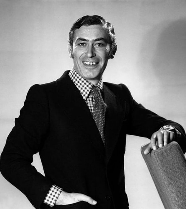 8. Как звали этого артиста?