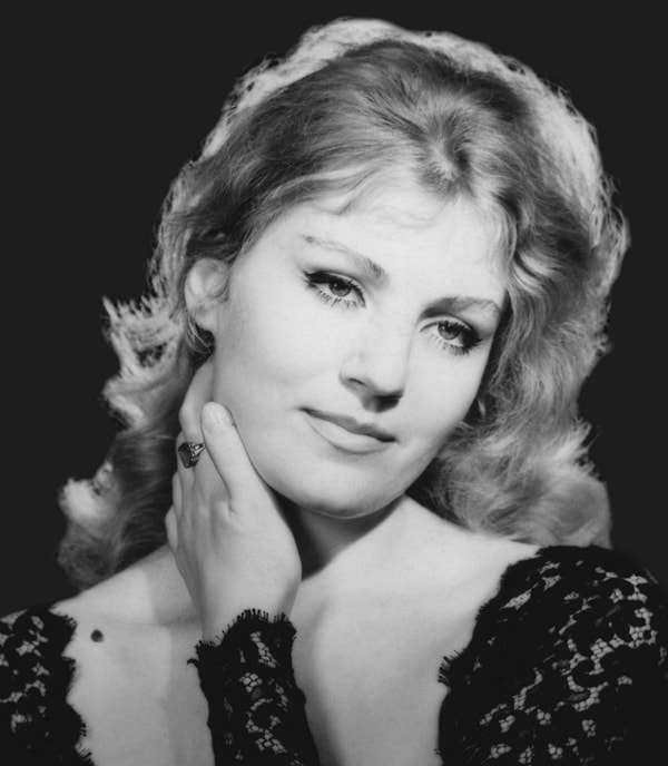 9. Знакома эта артистка?