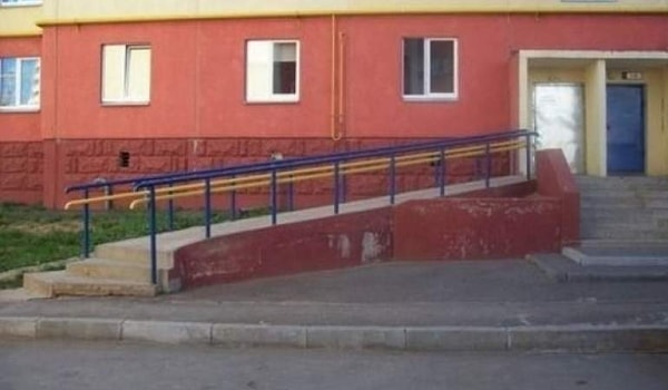 6. "Столько проехал, уж пару ступенек осилишь!"