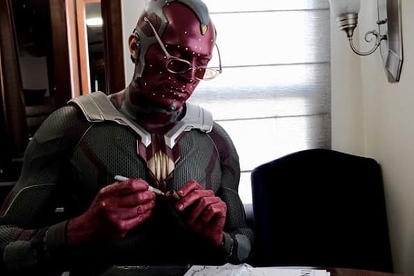 2. А зрение Вижена нельзя назвать идеальным