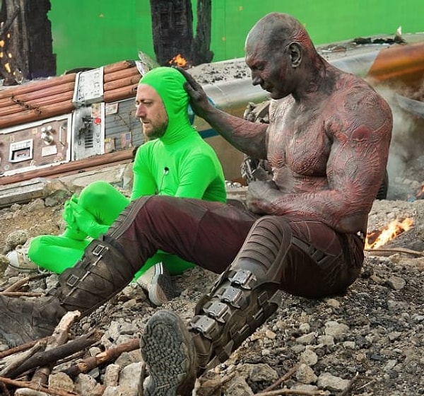 14. Ну и как сохранять серьезное лицо, когда играешь в одной сцене с этим огурчиком?