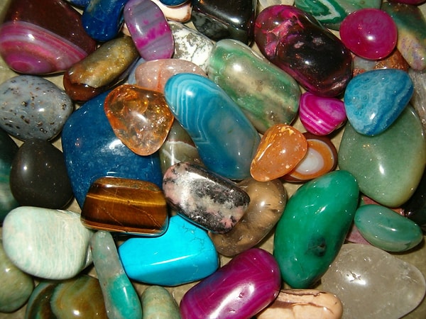 2. Какие камни смотрят прямо на вас?