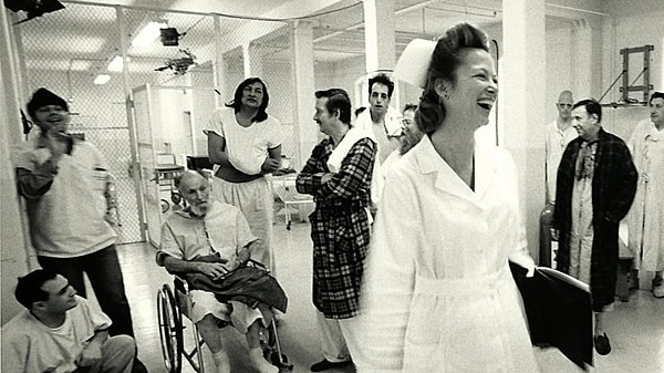 10. Большая часть действия какой из этих книг происходит в психиатрической больнице?