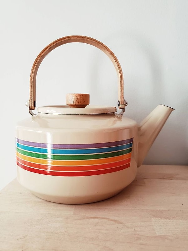 7. "Не смог устоять перед этим радужным чайником 70-х годов"