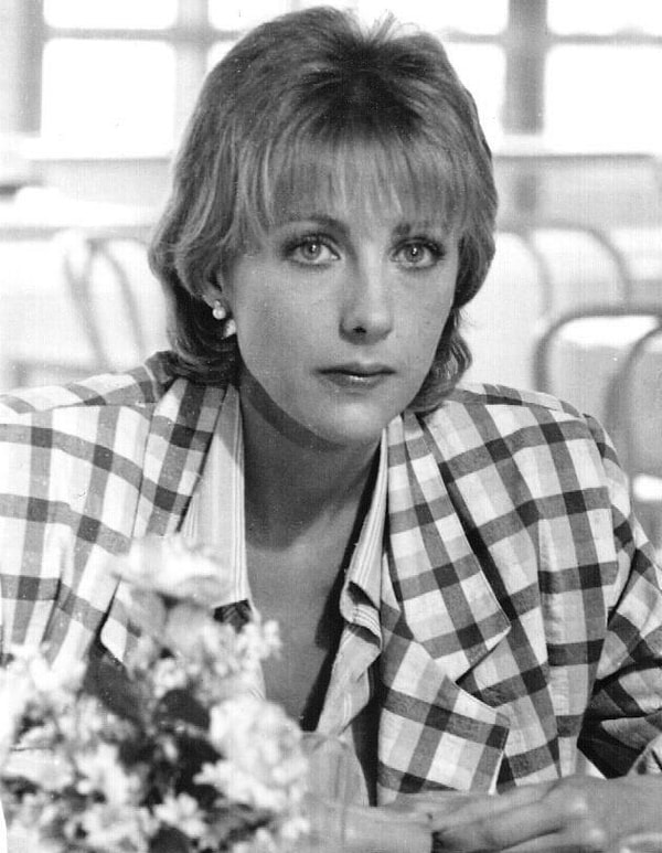 13. И, наконец, как зовут эту девушку?