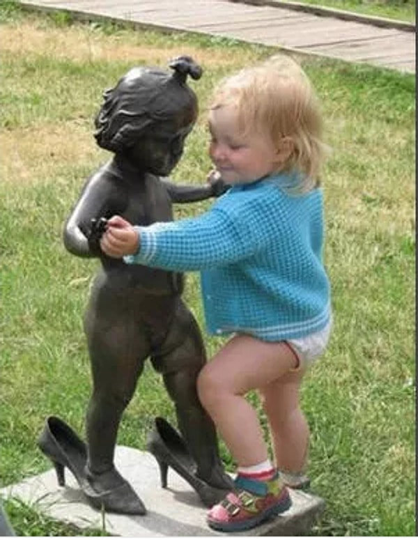 8. "Давай обменяемся номерами наших мам, детка"