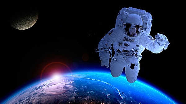 1. Как зовут первую женщину-космонавта?