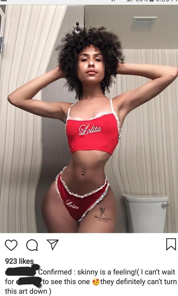 1. В удивительные пропорции этого тела мы бы может и поверили... но стены выдают девушку с потрохами