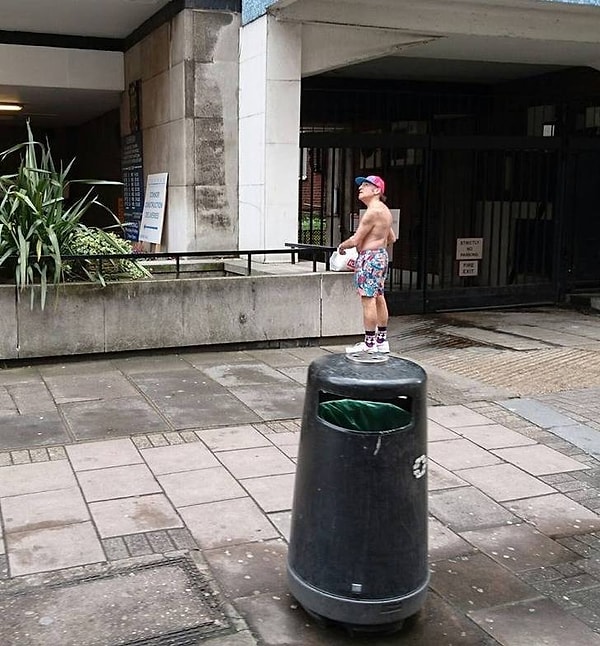 3. "Эй, малыш, слезай!"