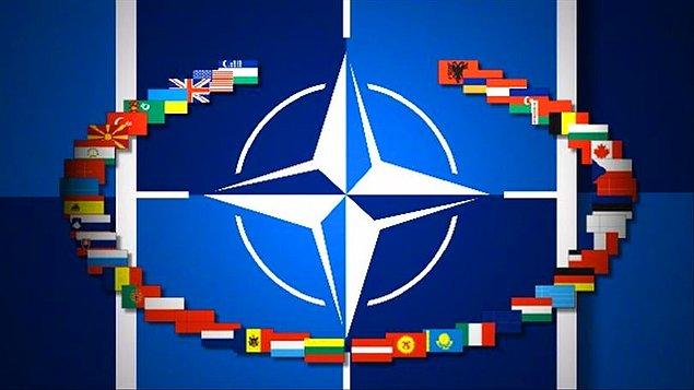 1951 - Amerika Birleşik Devletleri Dışişleri Bakanı Dean Acheson, Kuzey Atlantik Antlaşması Örgütü'nün (NATO) Avrupalı üyelerinden Türkiye'nin Pakt'a kabul edilmesini istedi.