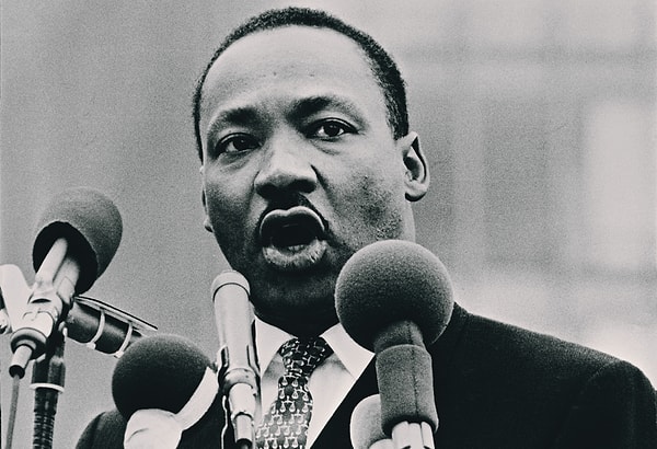 1968 - Martin Luther King Jr., Memphis'te öldürüldü.