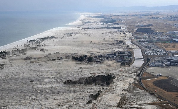 2011 - 11 Mart'ta Tōhoku bölgesinde meydana gelen "2011 Tōhoku depremi ve tsunamisi" olarak adlandırılan ve tarihinin en büyük depremini yaşayan Japonya'da, 7.1 büyüklüğünde şiddetli bir deprem daha meydana geldi.