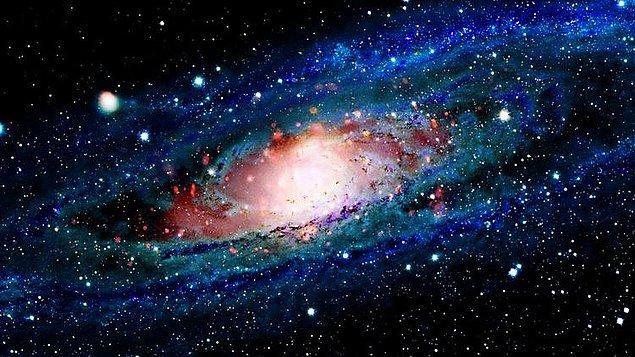14. Çıplak gözle dört tane galaksi görebiliyormuşuz. Hatta oturduğumuz yerde bu sayı ikiye düşüyormuş ve bunlardan biri de içinde bulunduğumuz Samanyolu galaksisiymiş.