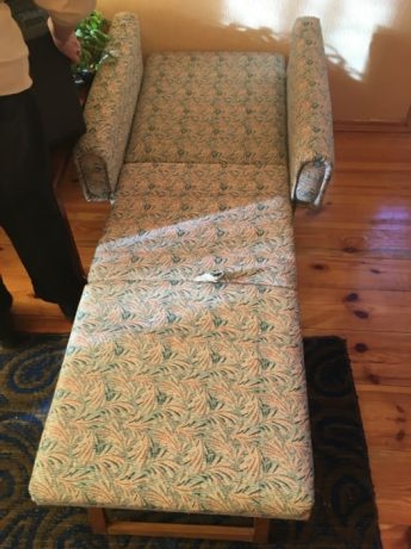 8. Как же называлось это чудо советского мебельного дизайна, спешившее прийти на помощь в вопросе размещения гостей?